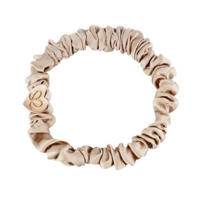 By Eloise London Skinny Silk Scrunchie Gold Heart Gumice za kosu za žene 1 kom Nijansa Sand