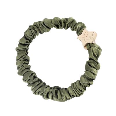 By Eloise London Skinny Silk Scrunchie Gold Star Gumice za kosu za žene 1 kom Nijansa Olive Green
