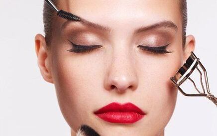 Kako izbjeći greške prilikom šminkanja koje vas čine starijima?