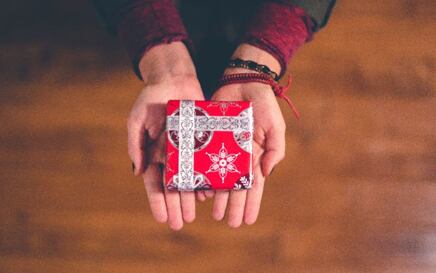 BLAGDANSKI POKLONI ZA NJEGA